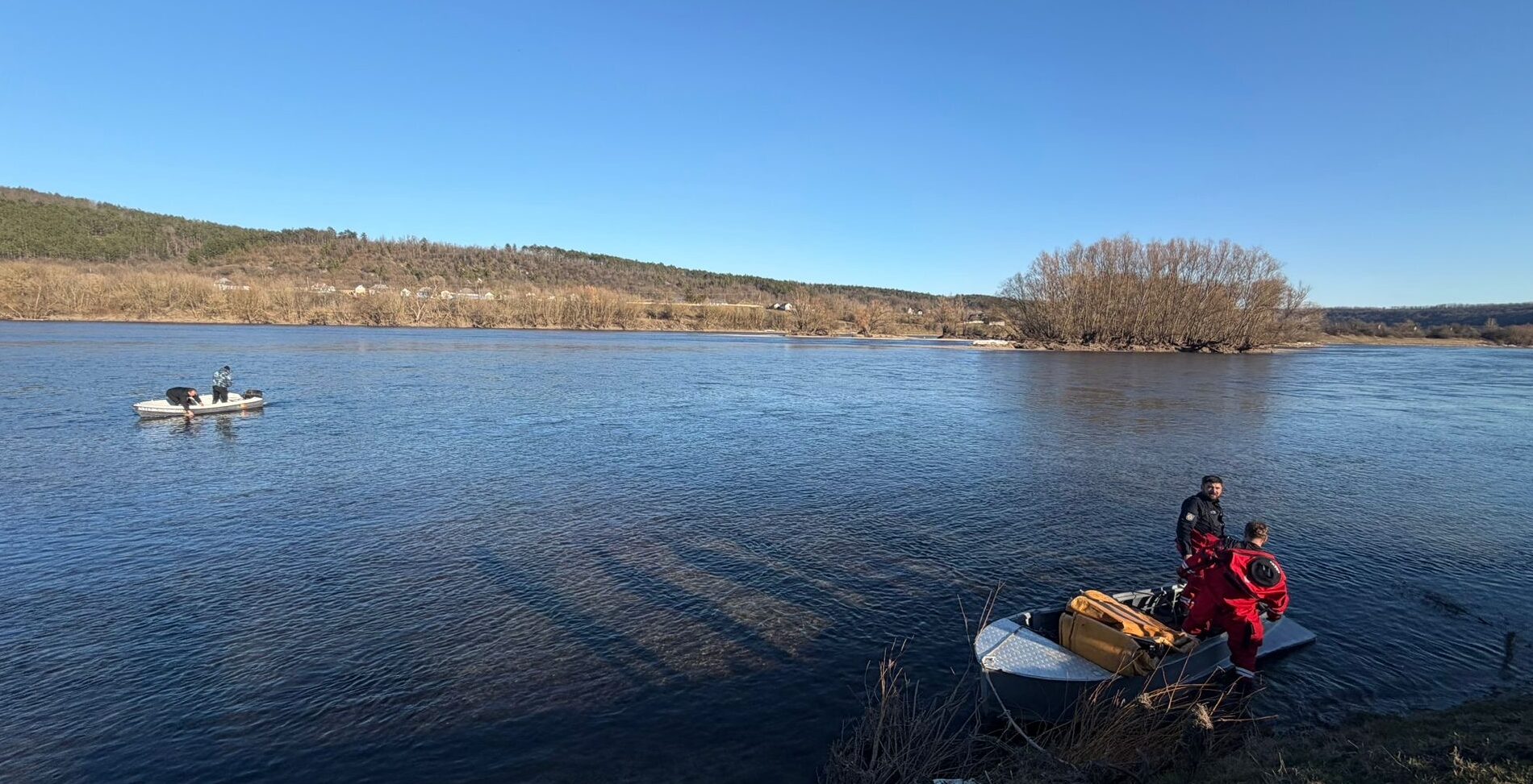 Alertă pe Nistru – Noi pete de petrol și măsuri de urgență luate de autorități