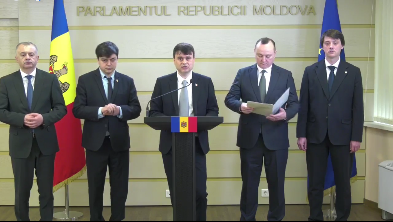 Opoziția parlamentară propune  un proiect de lege privind reducerea numărului de deputați de la 101 la 61