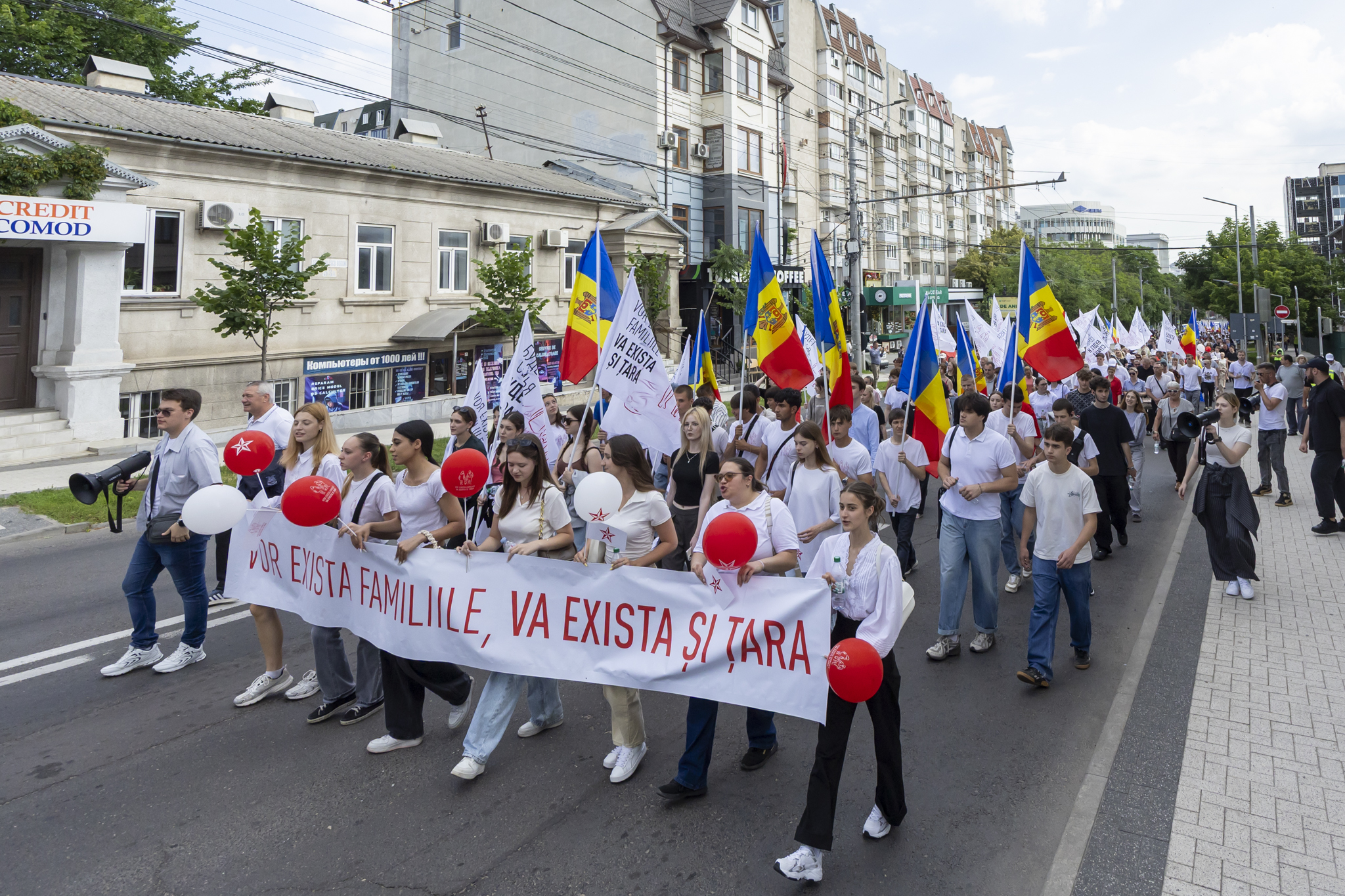 PSRM a organizat „Marșul Familiei” la Chișinău înaintea Moldova Pride: „Vor exista familiile, va exista și țara”