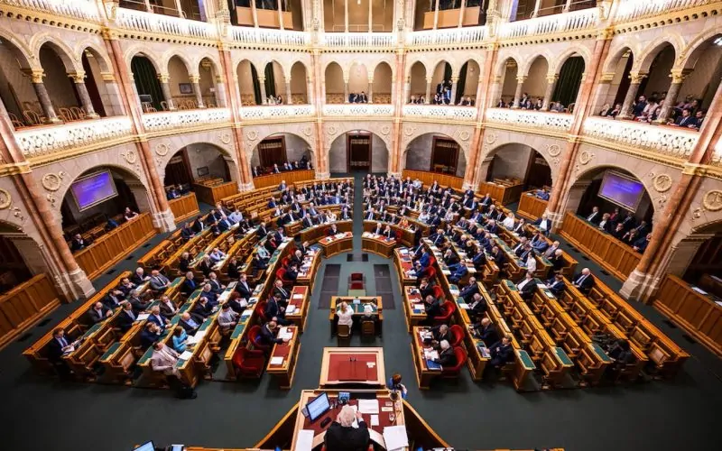 Deputații ungari își taie salariile cu 40% – Noua guvernare de la Budapesta promite economii și luptă împotriva privilegiilor
