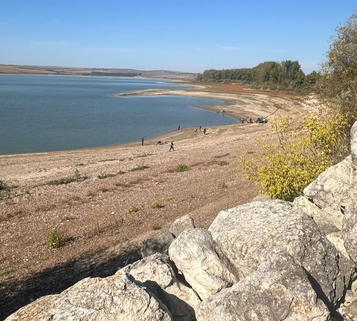 Nivelul apei din lacul Costești-Stânca a scăzut cu 1,28 metri într-o lună – Autoritățile reduc debitul evacuat în Prut